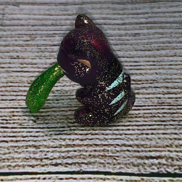 Lost Kitties Easter Glitter Sparkle Chunks Figure Collecting Toy - Picture 4 of 7